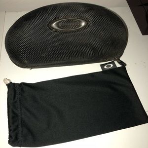 Oakley’s sport glasses case with cloth